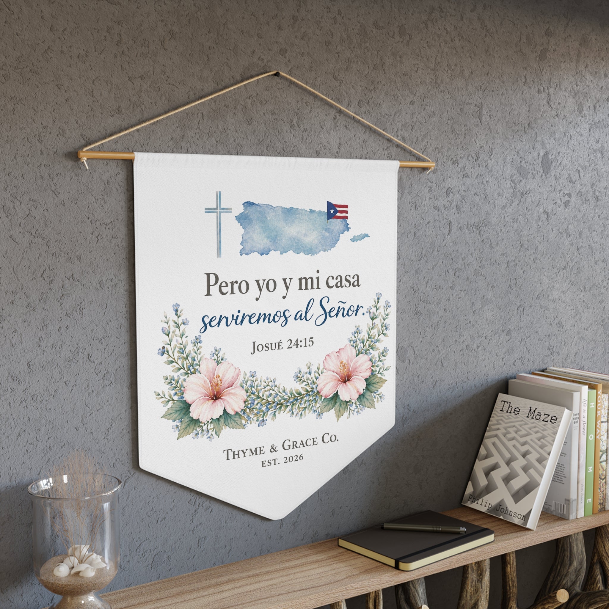 Spanish Faith Pennant — "Pero yo y mi casa serviremos al Señor" (Josué 24:15) — Puerto Rico Cross Wall Banner